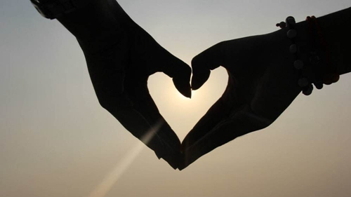 封闭阳台不装修能入住吗（封闭阳台与不封闭阳台的区别）