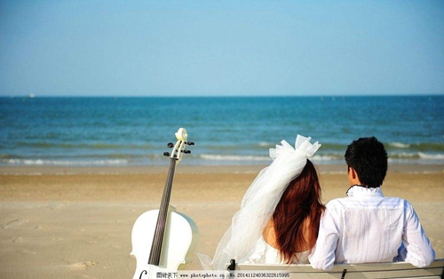 <br>《小城披上白色婚纱》——触动心灵的旋律,让每个心房都沉醉其中 <br>《小城披上白色婚纱》——触动心灵的旋律,让每个心房都沉醉其中