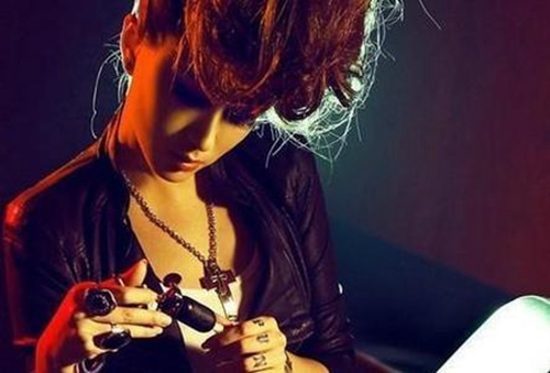 人失误后安慰的话《情话短且惊艳高级的文案给女生》